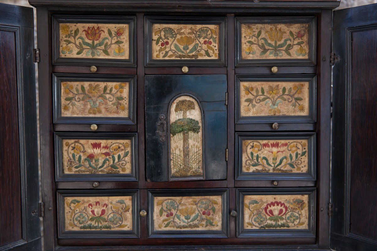 Very Rare Collector's Cabinet, Antwerp, 17th Century. Embroidered Panels.-photo-1