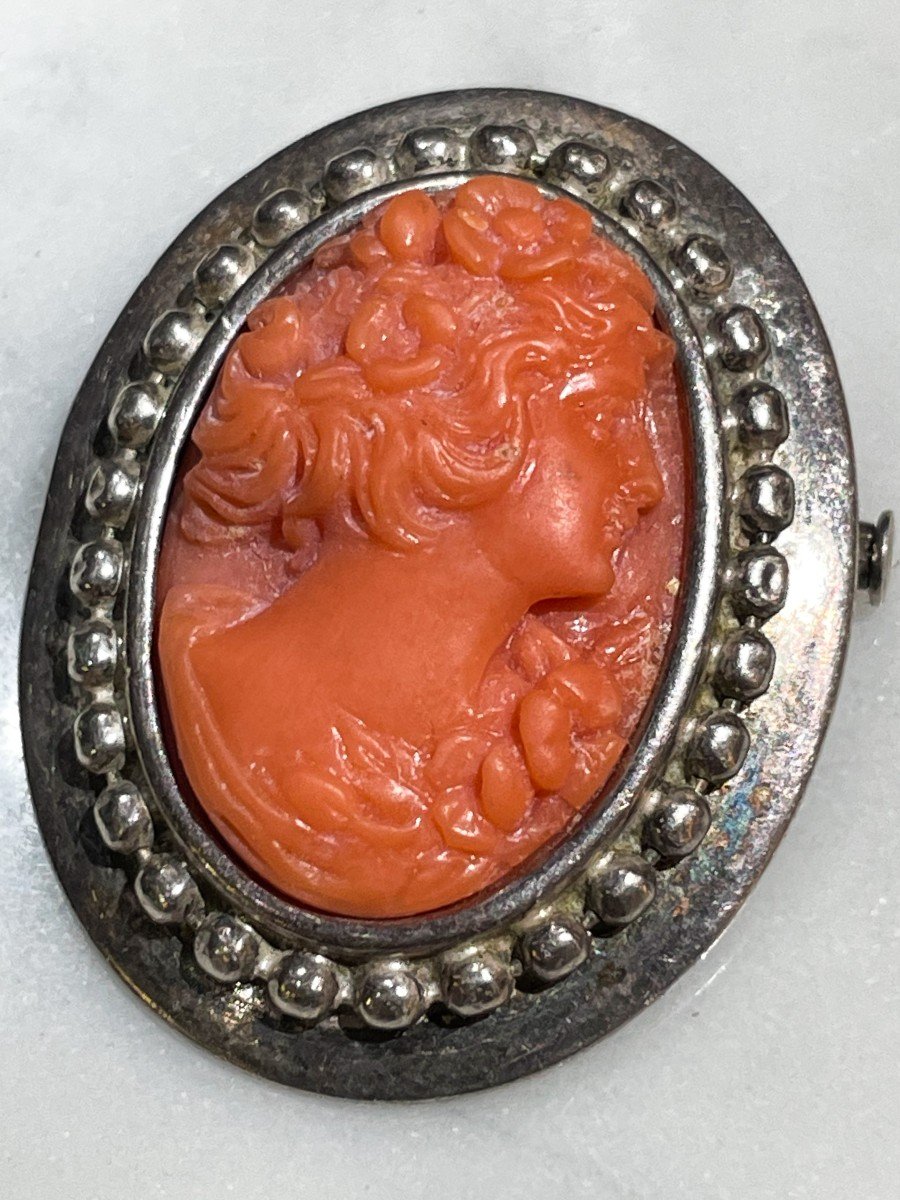 Early XX Century Cameo Brooch With Art Nouveau Lady’profile.