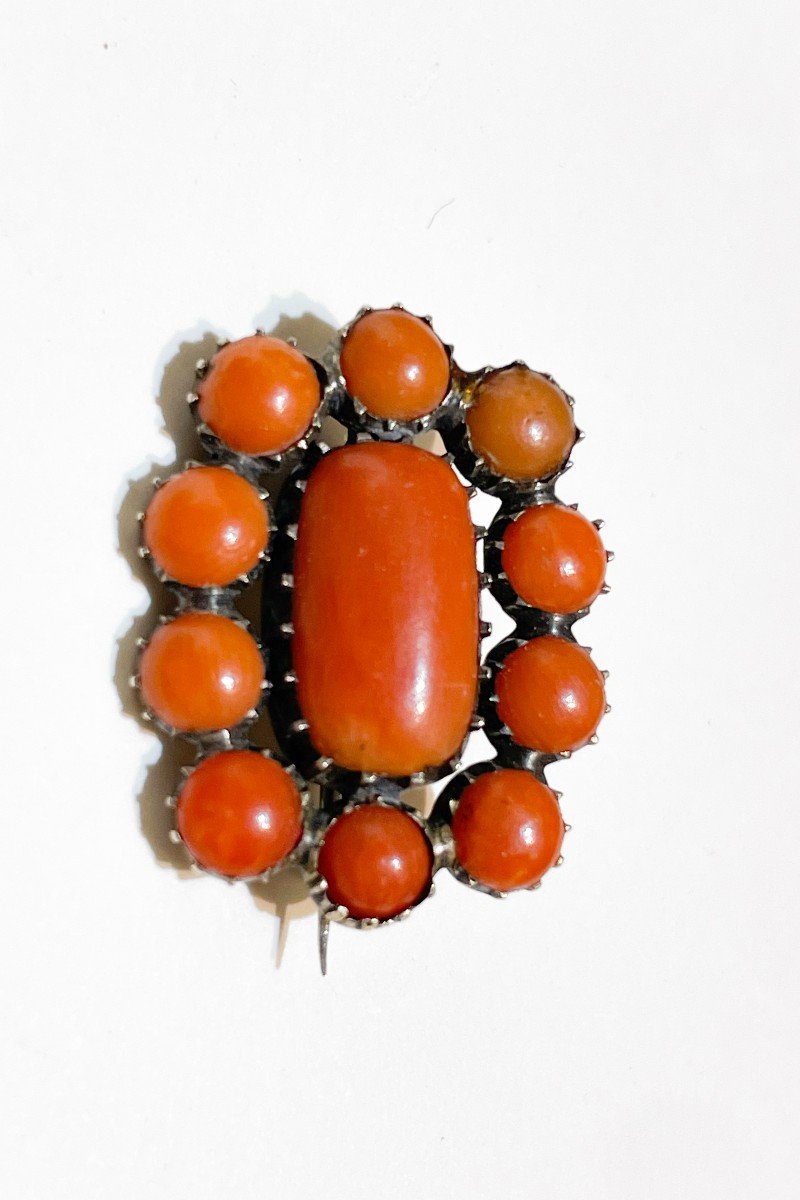 Early 19th Century Georgian Era English Coral And Low Carat Rose Gold Brooch.-photo-4