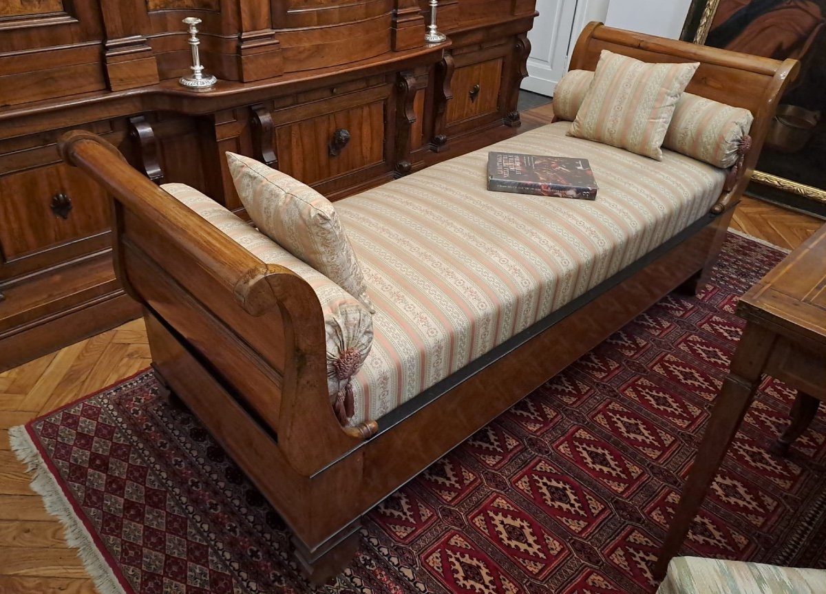 Empire 19th Cent. Bed -dormeuse.  Veneered In Walnut With Ebonized Elements. -photo-2