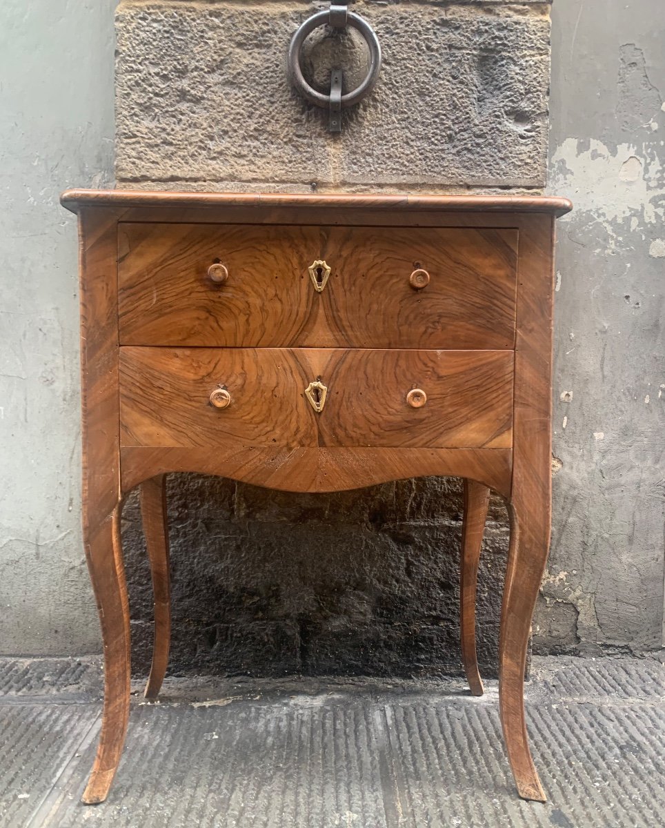 Small Chest Of Drawers In Walnut Veneer, Italy, 18th Century, W. 66cm X H. 81