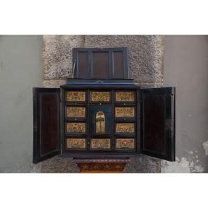 Very Rare Collector's Cabinet, Antwerp, 17th Century. Embroidered Panels.