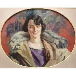 Portrait Of A Young Lady From The 1920s With Bob Cut And Fur Collar