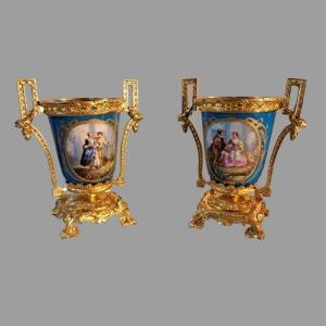 Petite Paire De Vases En Porcelaine De Sèvres Et Bronze Dore d'époque Napoléon III