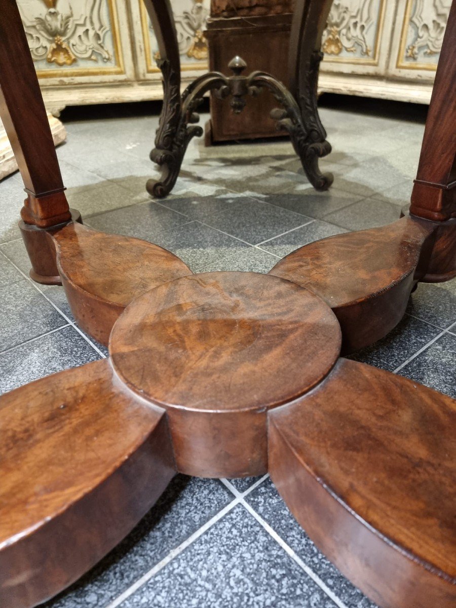 Round Table In Mahogany Wood And Mahogany Feather-photo-3