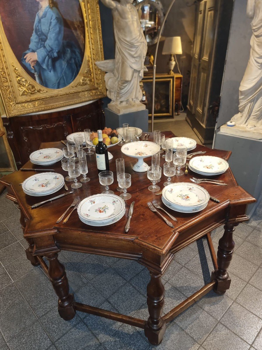 Rare Octagonal-shaped Table-photo-2