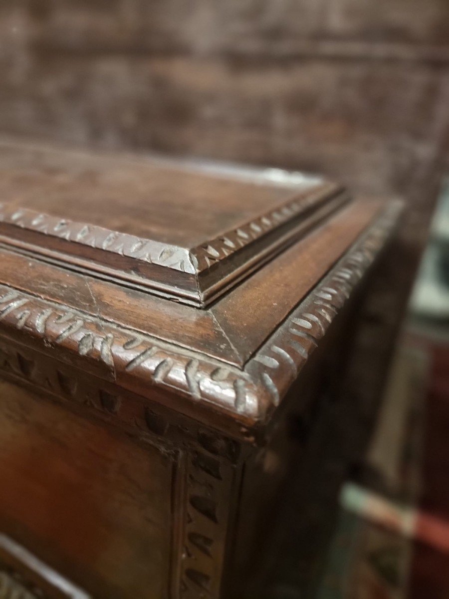 Wooden Wedding Chest From The Early 17th Century-photo-2