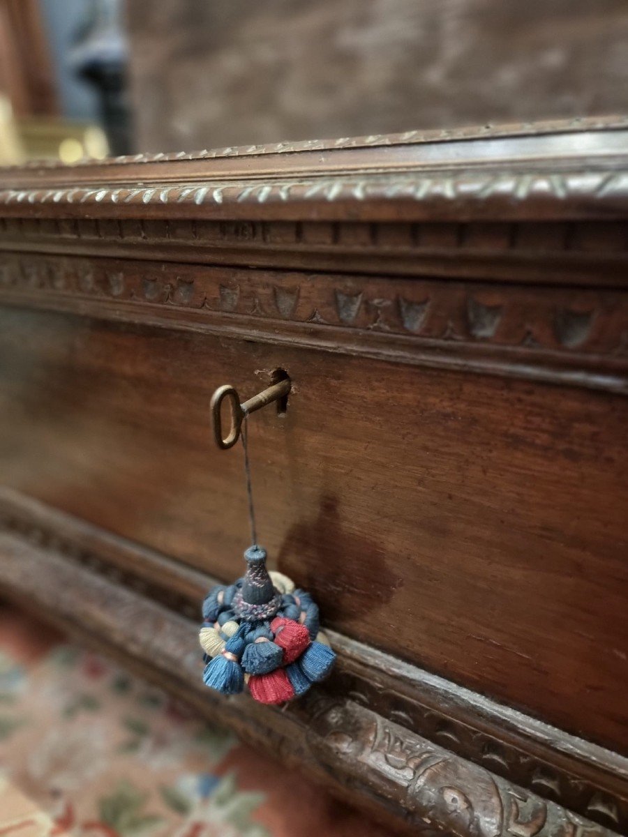 Wooden Wedding Chest From The Early 17th Century-photo-5