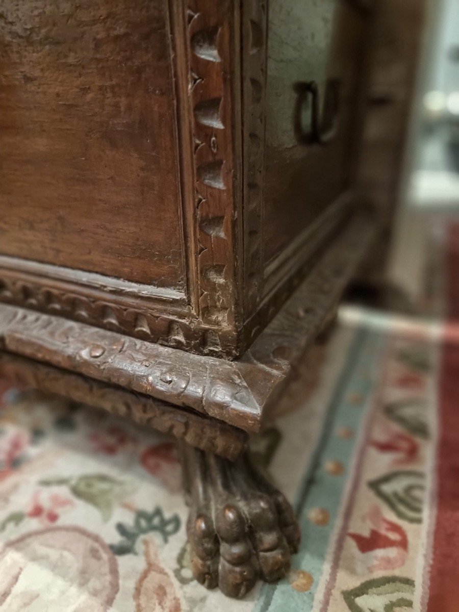 Wooden Wedding Chest From The Early 17th Century-photo-6