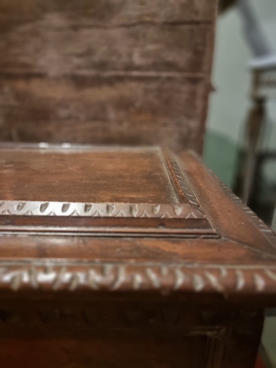 Wooden Wedding Chest From The Early 17th Century-photo-7