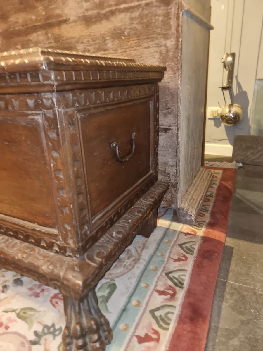 Wooden Wedding Chest From The Early 17th Century-photo-8