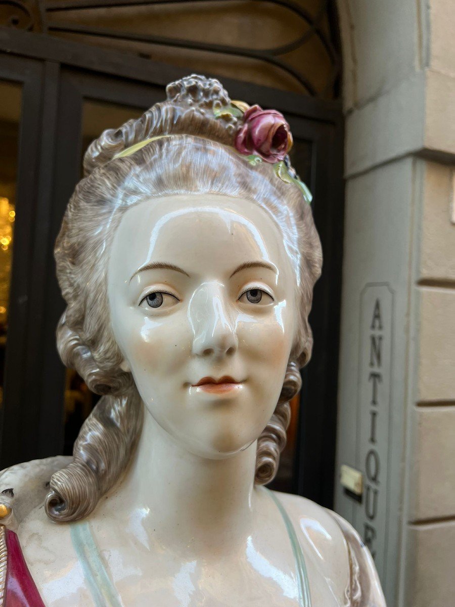 Sculpture Polychrome Représentant Marie-antoinette-photo-1