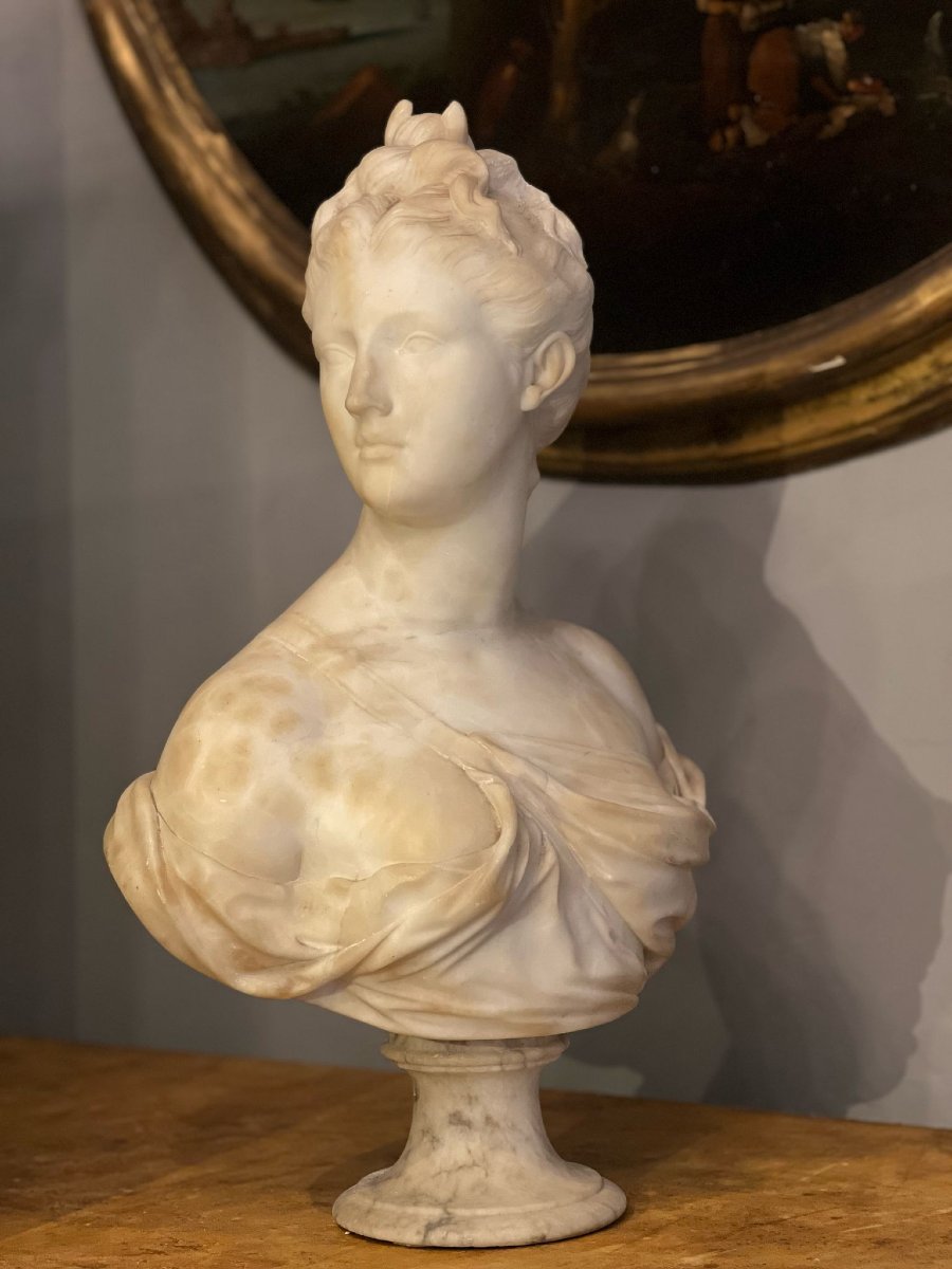 Bust In White Marble Depicting Diana.-photo-4