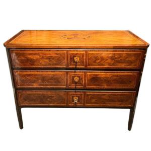 18th Century Threaded Chest Of Drawers