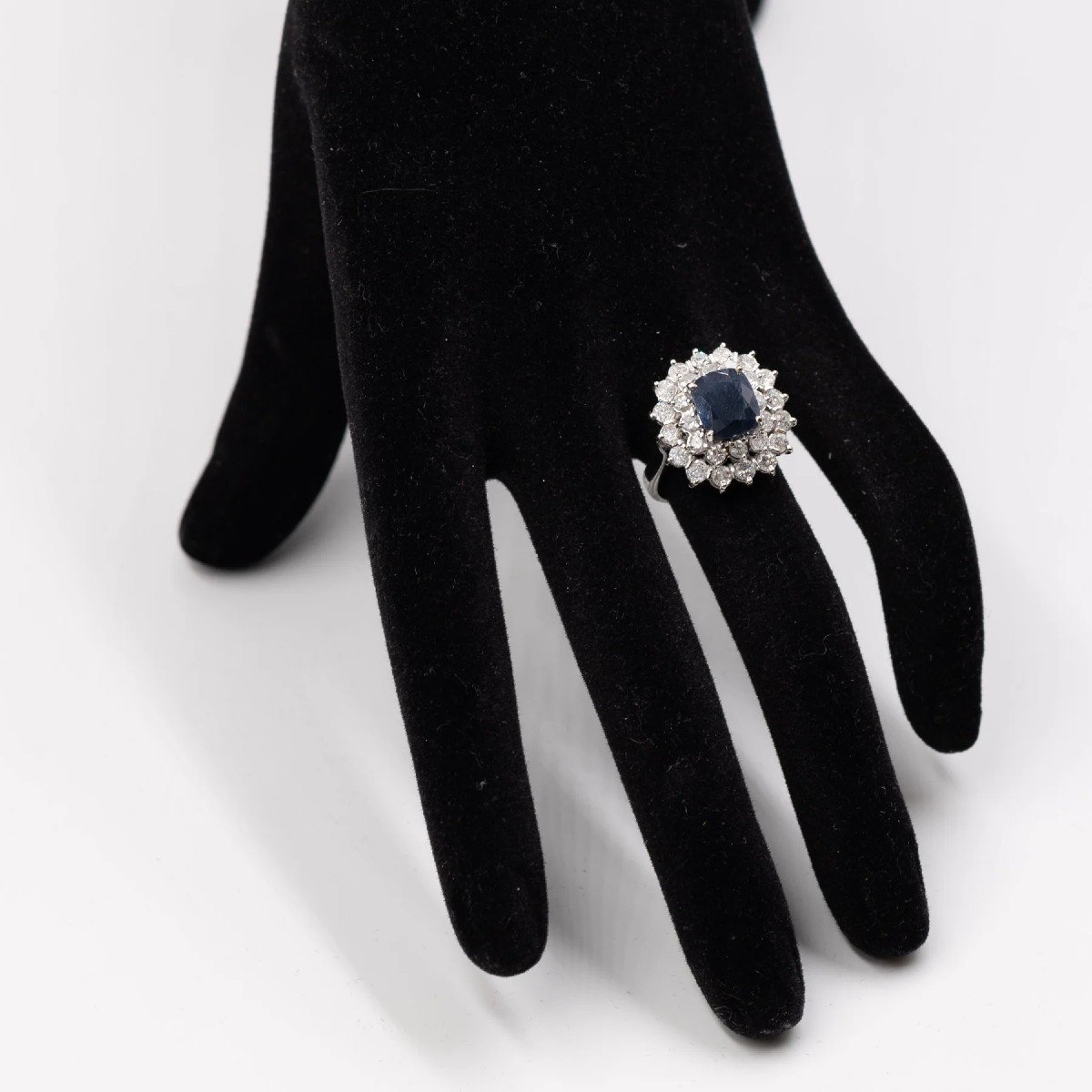 Bague Marguerite Vintage En Or Blanc 18 Carats Avec Saphir (3 Ct) Et Diamants (1.15 Ct)-photo-4