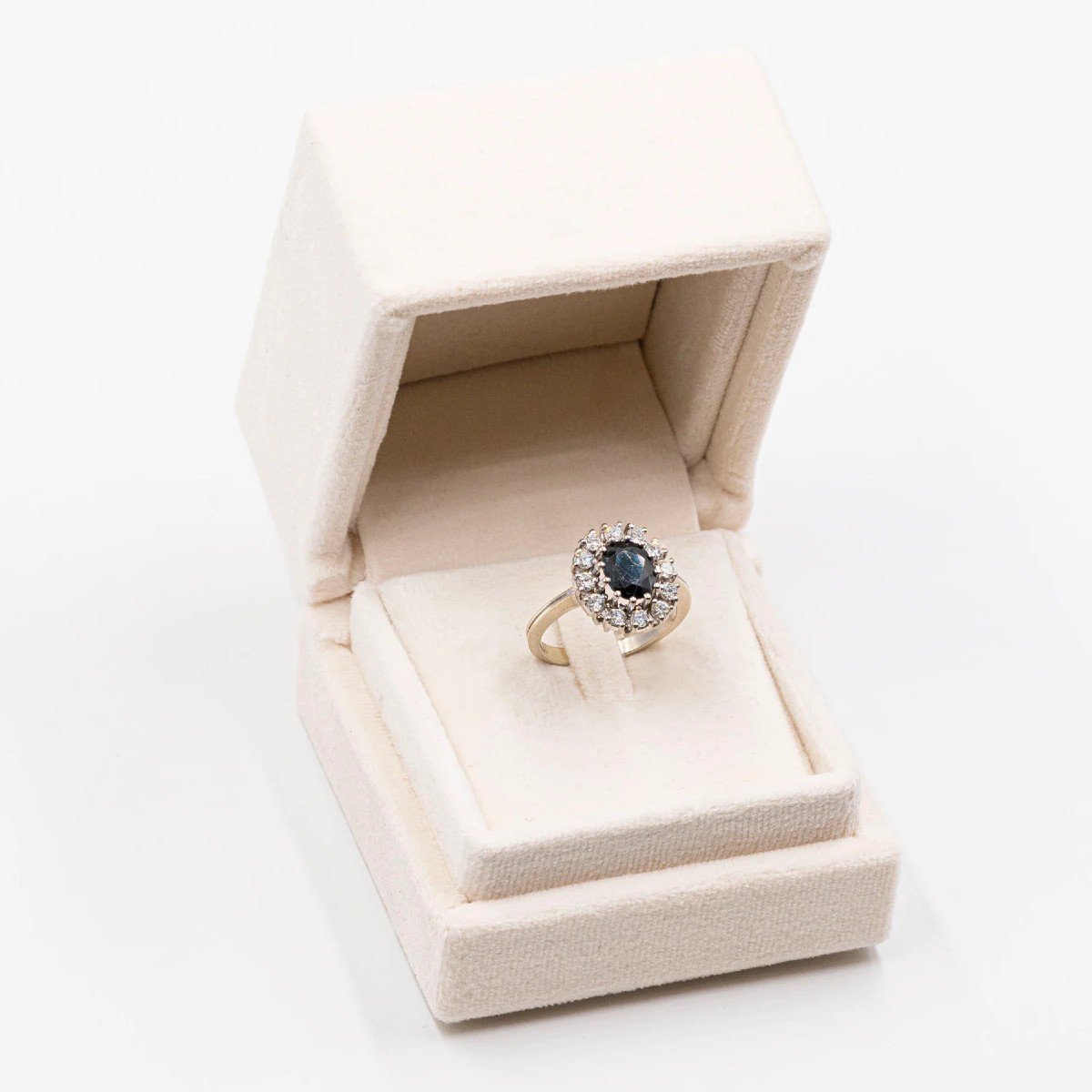 Bague Marguerite Vintage En Or Blanc 14k4 Avec Saphir (2.3 Ct) Et Diamants (0.75 Ct)-photo-2