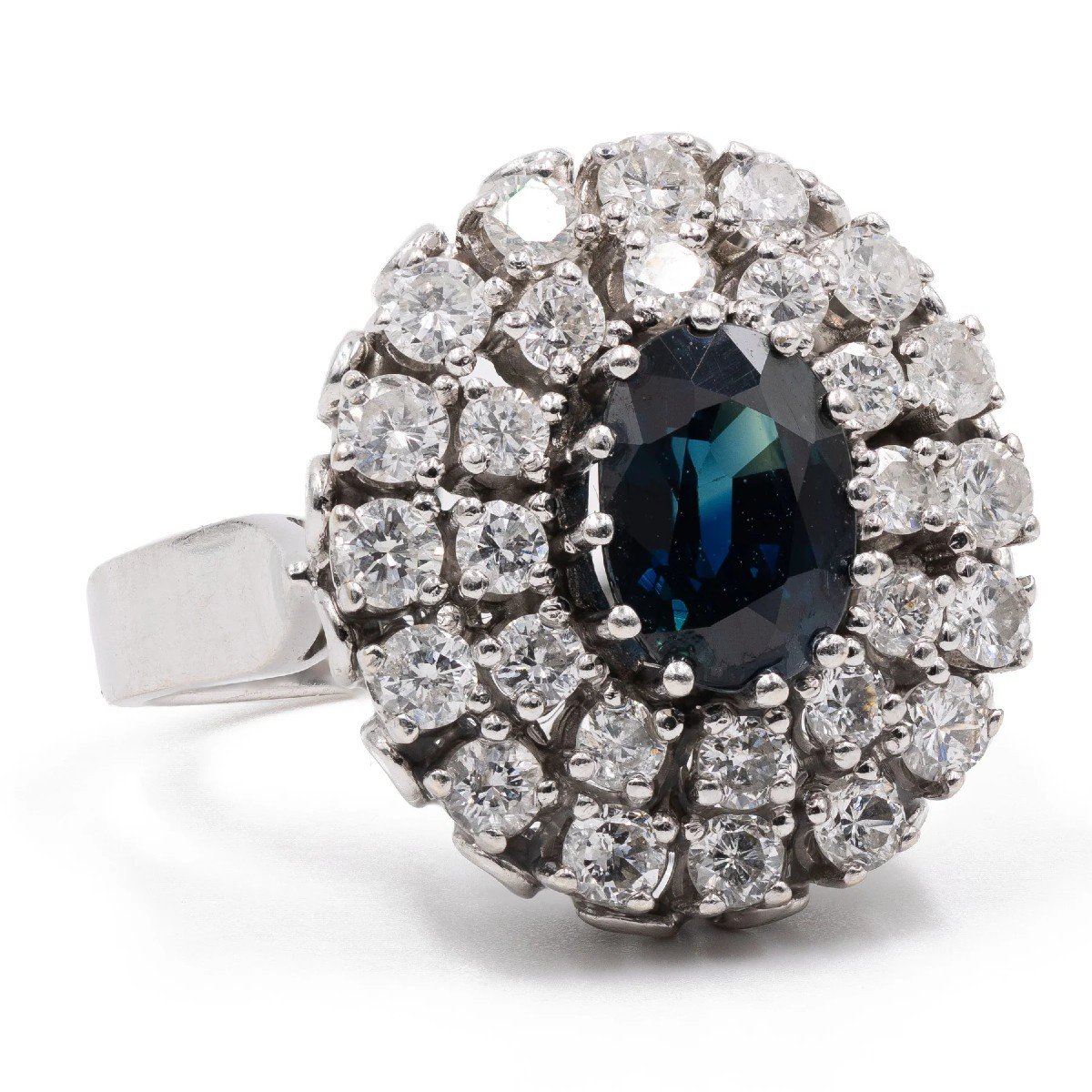 Bague Marguerite Vintage En Or Blanc 14 Carats Avec Saphir (1,80 Ct) Et Diamants (1,16 Ct)-photo-3