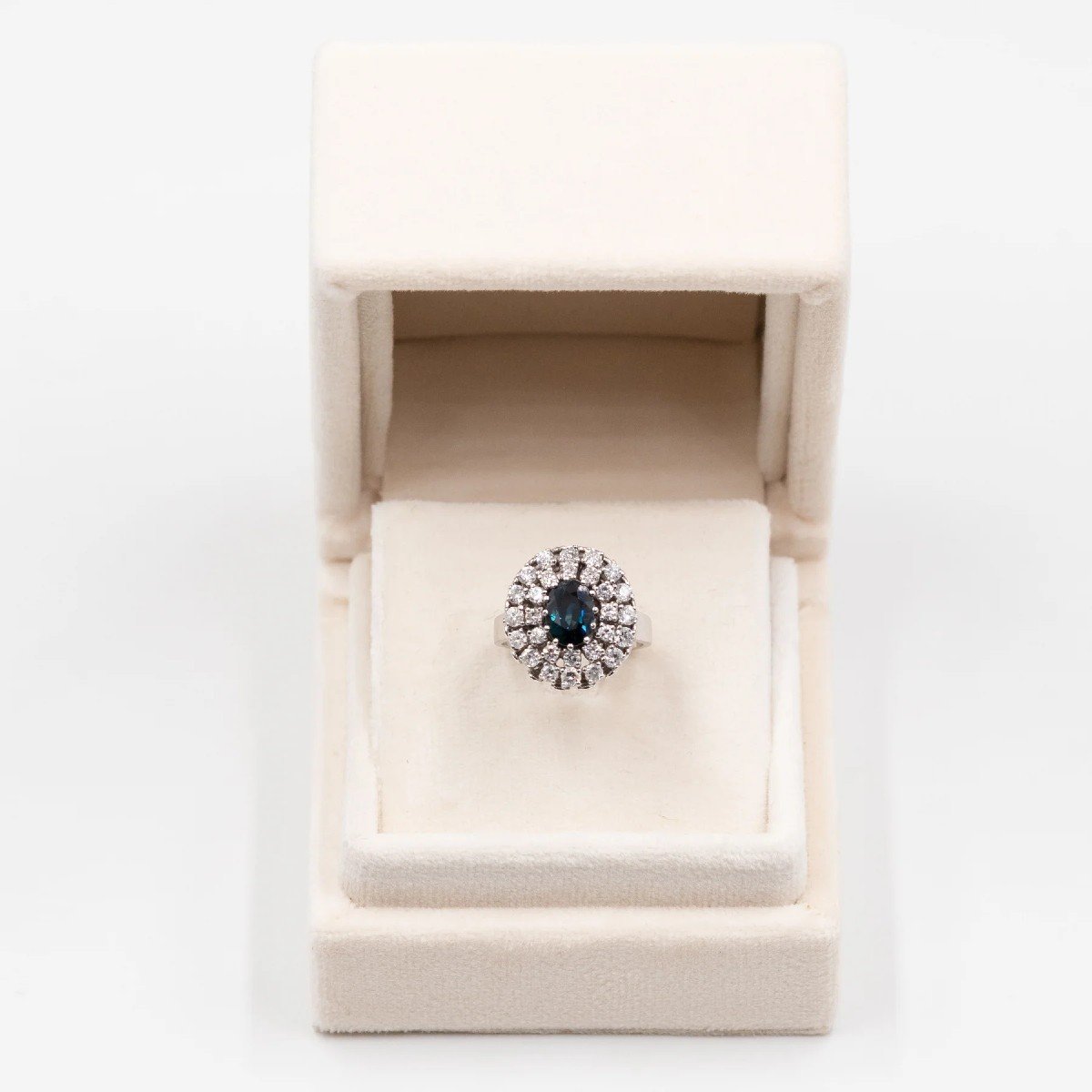 Bague Marguerite Vintage En Or Blanc 14 Carats Avec Saphir (1,80 Ct) Et Diamants (1,16 Ct)-photo-1