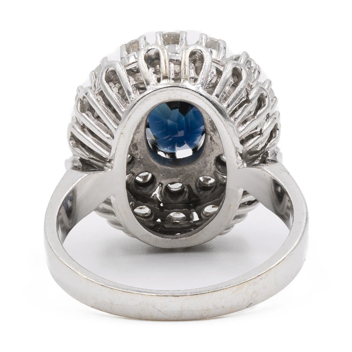 Bague Marguerite Vintage En Or Blanc 14 Carats Avec Saphir (1,80 Ct) Et Diamants (1,16 Ct)-photo-2