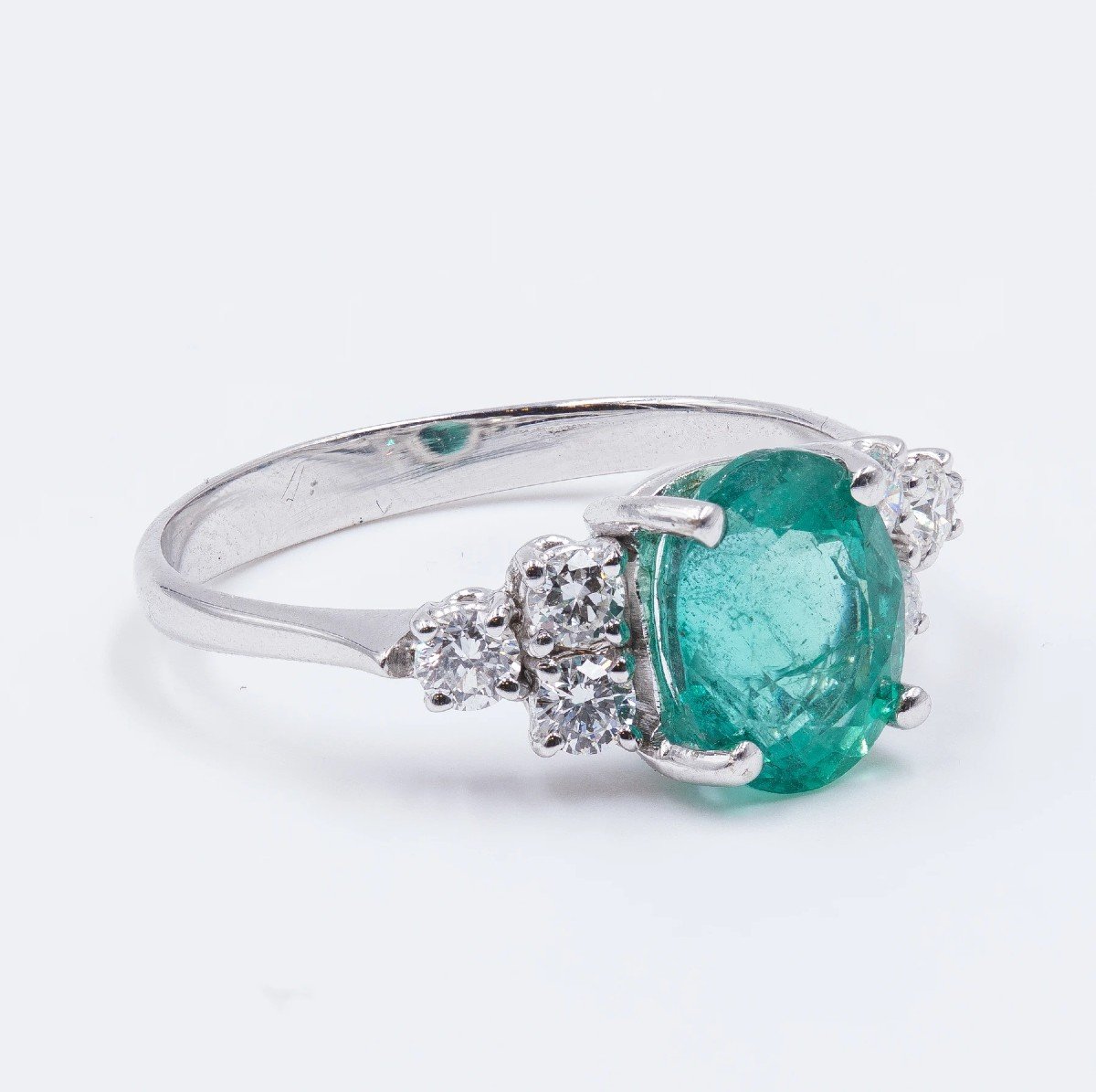 Modern Ring In 18k White Gold With Central Emerald (2.15 Ct) And Diamonds-photo-2