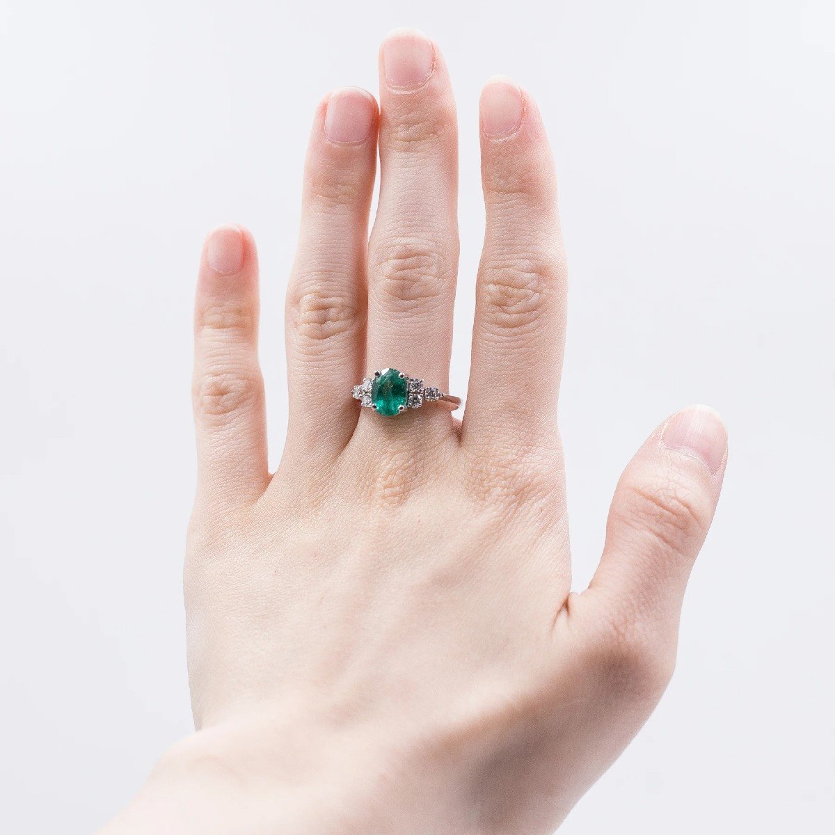 Modern Ring In 18k White Gold With Central Emerald (2.15 Ct) And Diamonds-photo-4