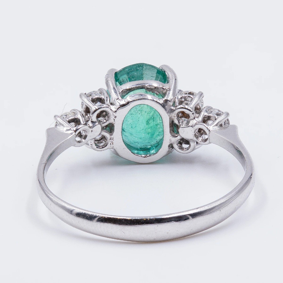 Modern Ring In 18k White Gold With Central Emerald (2.15 Ct) And Diamonds-photo-2