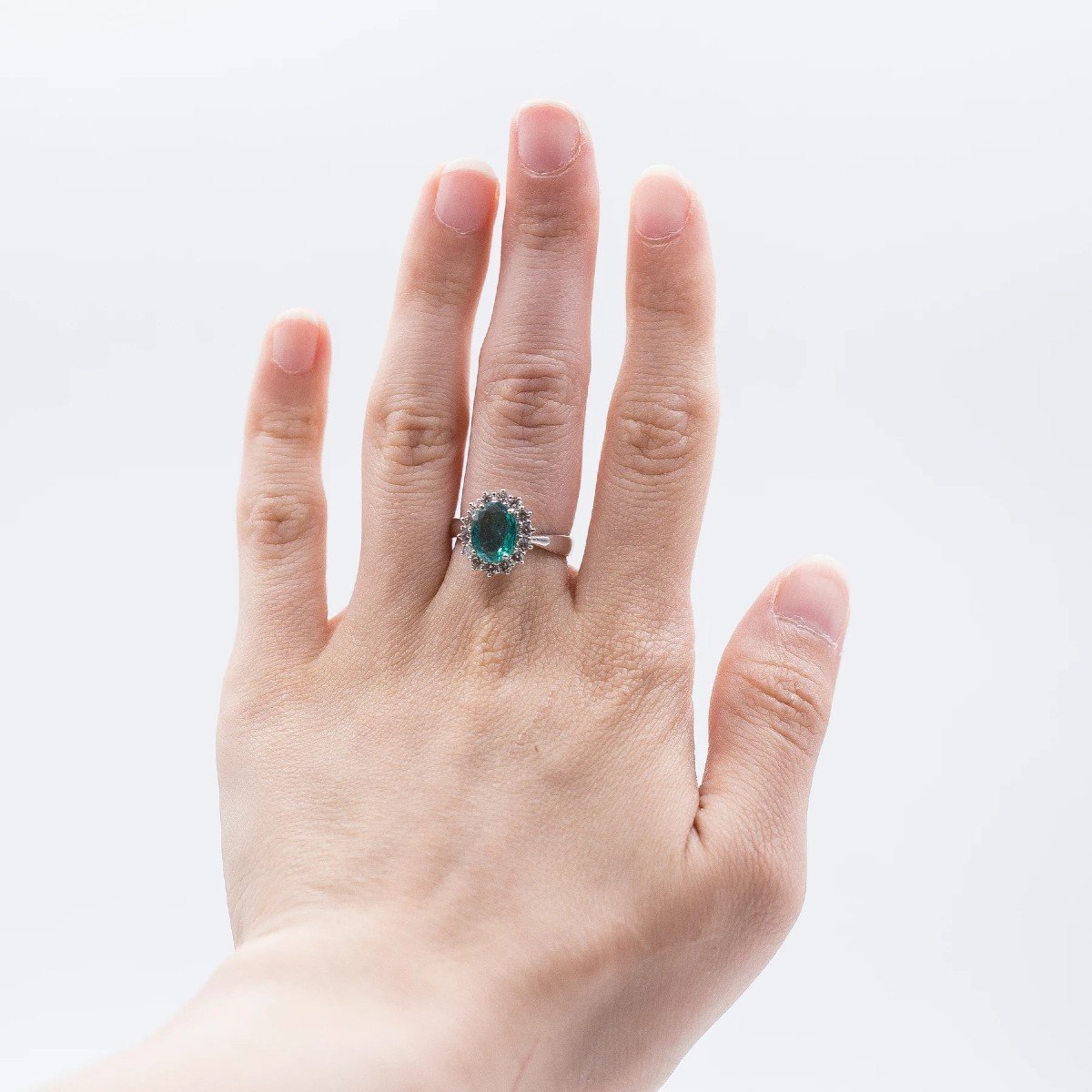 18k Gold Ring With Emerald Outline (1.6 Ct) And Brilliant Cut Diamonds (0.55 Ct) € 2.4-photo-3