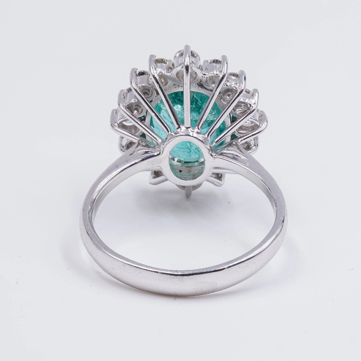 Ring In 18k White Gold With Central Emerald (4.47 Ct) And Diamonds (0.76 Ct)-photo-2