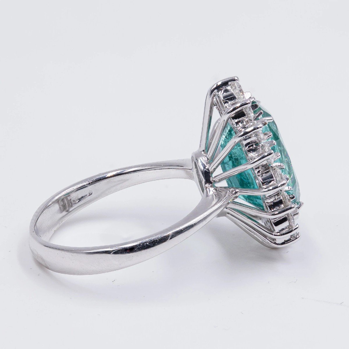 Ring In 18k White Gold With Central Emerald (4.47 Ct) And Diamonds (0.76 Ct)-photo-3