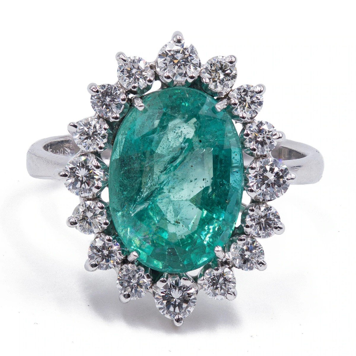 Ring In 18k White Gold With Central Emerald (4.47 Ct) And Diamonds (0.76 Ct)