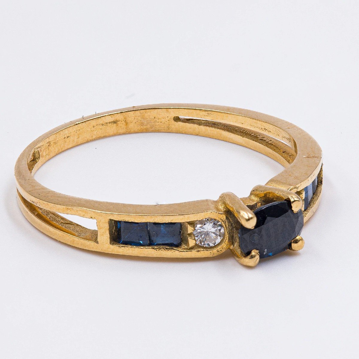 Vintage Ring In 18k Yellow Gold With Sapphires And Diamonds (0.10 Ct)-photo-4