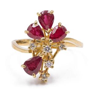 Bague Vintage En Or Jaune 18 K Avec Rubis  (1.5 Ct) Et Diamants (0.10 Ct)