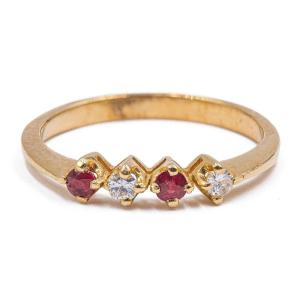 Bague Vintage En Or  18 K Avec Rubis Et Diamants (0.10 Ct), Années 70