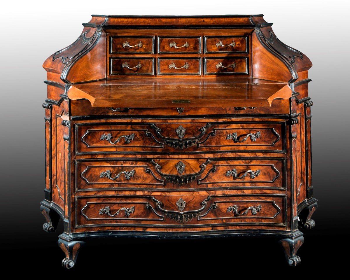 Chest Of Drawers Veneered In Walnut, In Eighteenth-century Lombard Style