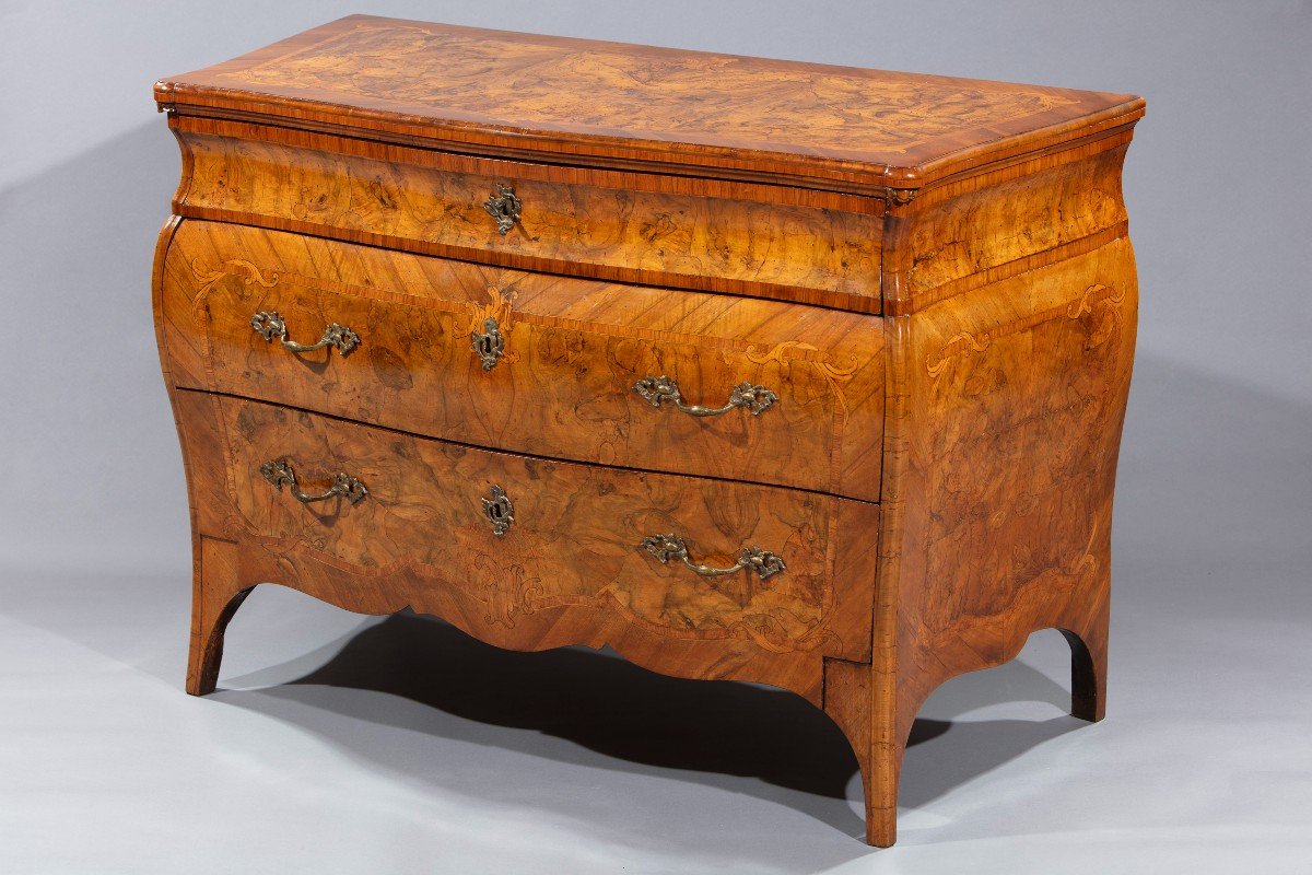  Commode En Placage De Noyer Et Bruyère De Noyer Lombardie Milieu Du XVIIIe Siècle