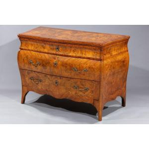  Commode En Placage De Noyer Et Bruyère De Noyer Lombardie Milieu Du XVIIIe Siècle