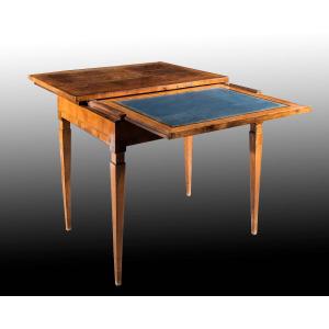 Small Walnut Veneered Desk Inlaid With Different Woods, Tuscany, Late 18th Century