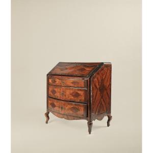 Bureau Veneered In Walnut And Walnut Briar, Piedmont, 18th Century