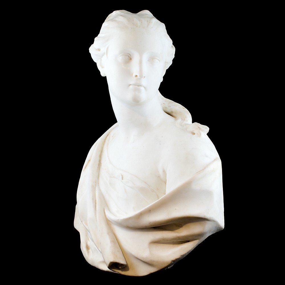 Sculpture Depicting A Half-length Portrait Of A Noblewoman-photo-2