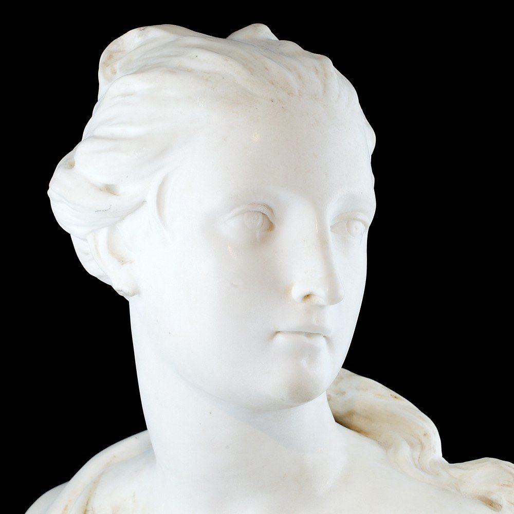 Sculpture Depicting A Half-length Portrait Of A Noblewoman-photo-2