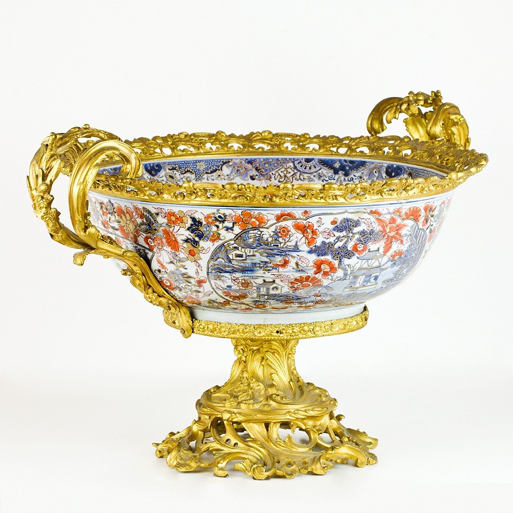 Grand centre de table en bronze et porcelaine par Imari