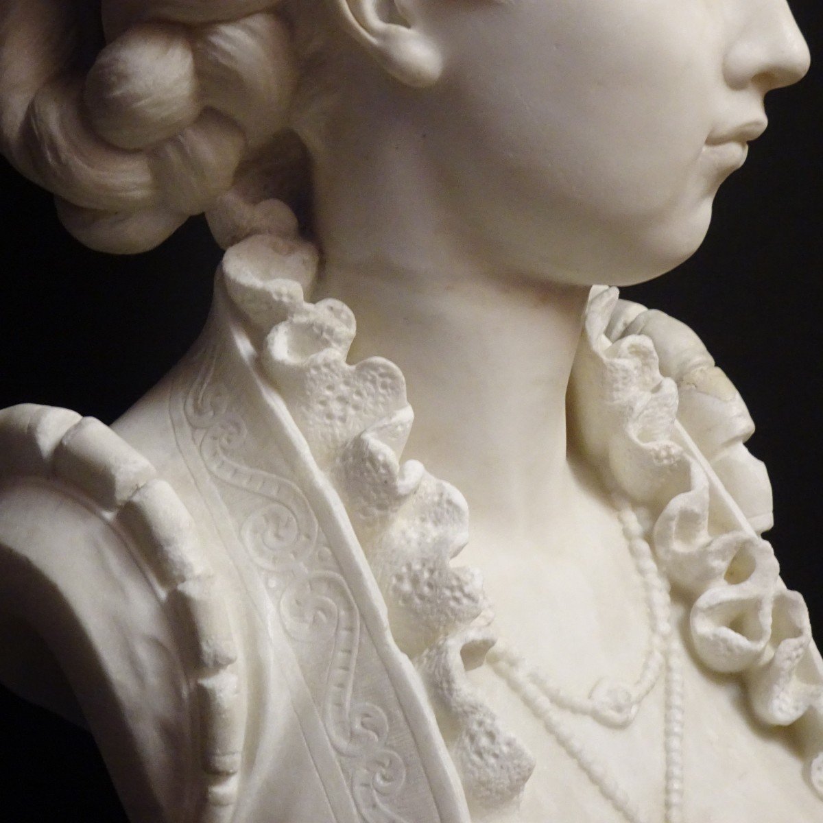 Bust Of A Noble Woman In Carrara Marble 19th Century-photo-2