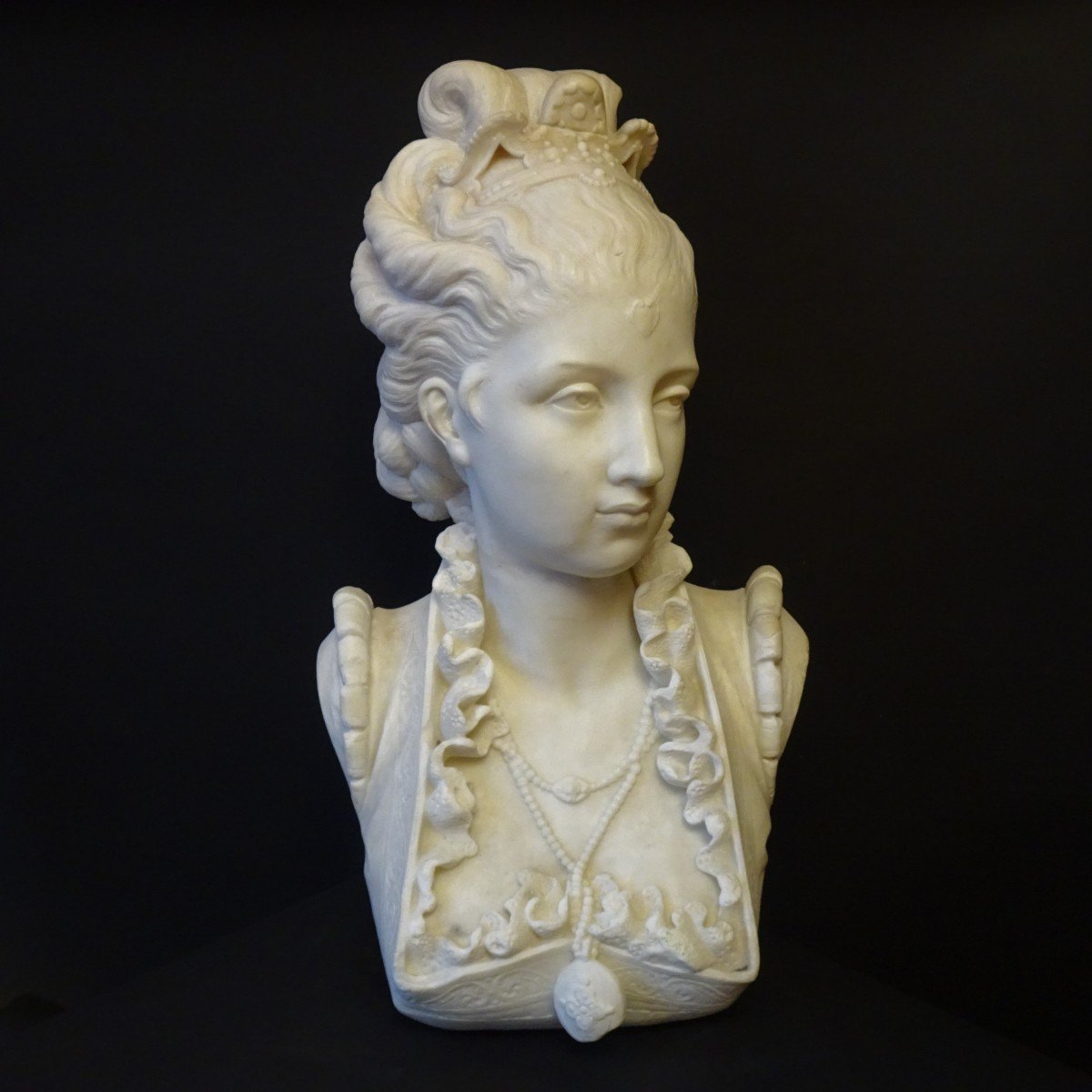 Bust Of A Noble Woman In Carrara Marble 19th Century