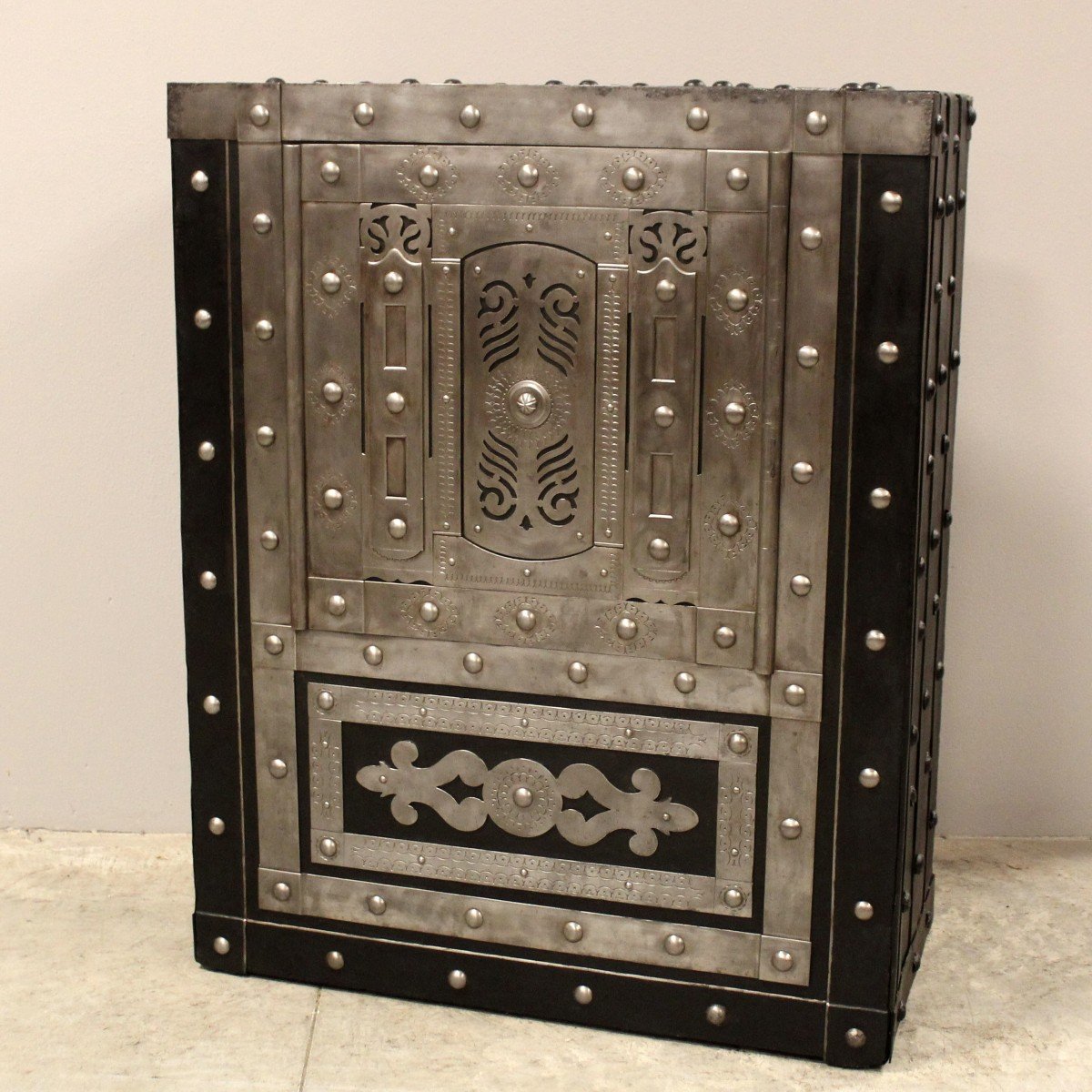 Antique Studded Safe Strongbox – Italy 19th-photo-1