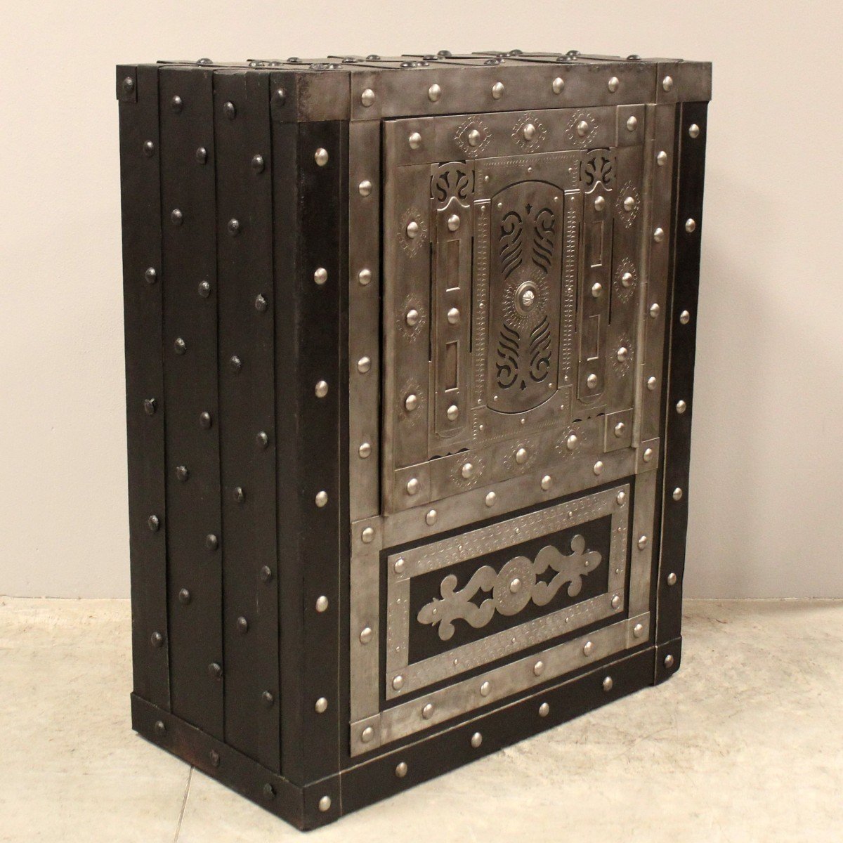 Antique Studded Safe Strongbox – Italy 19th-photo-2