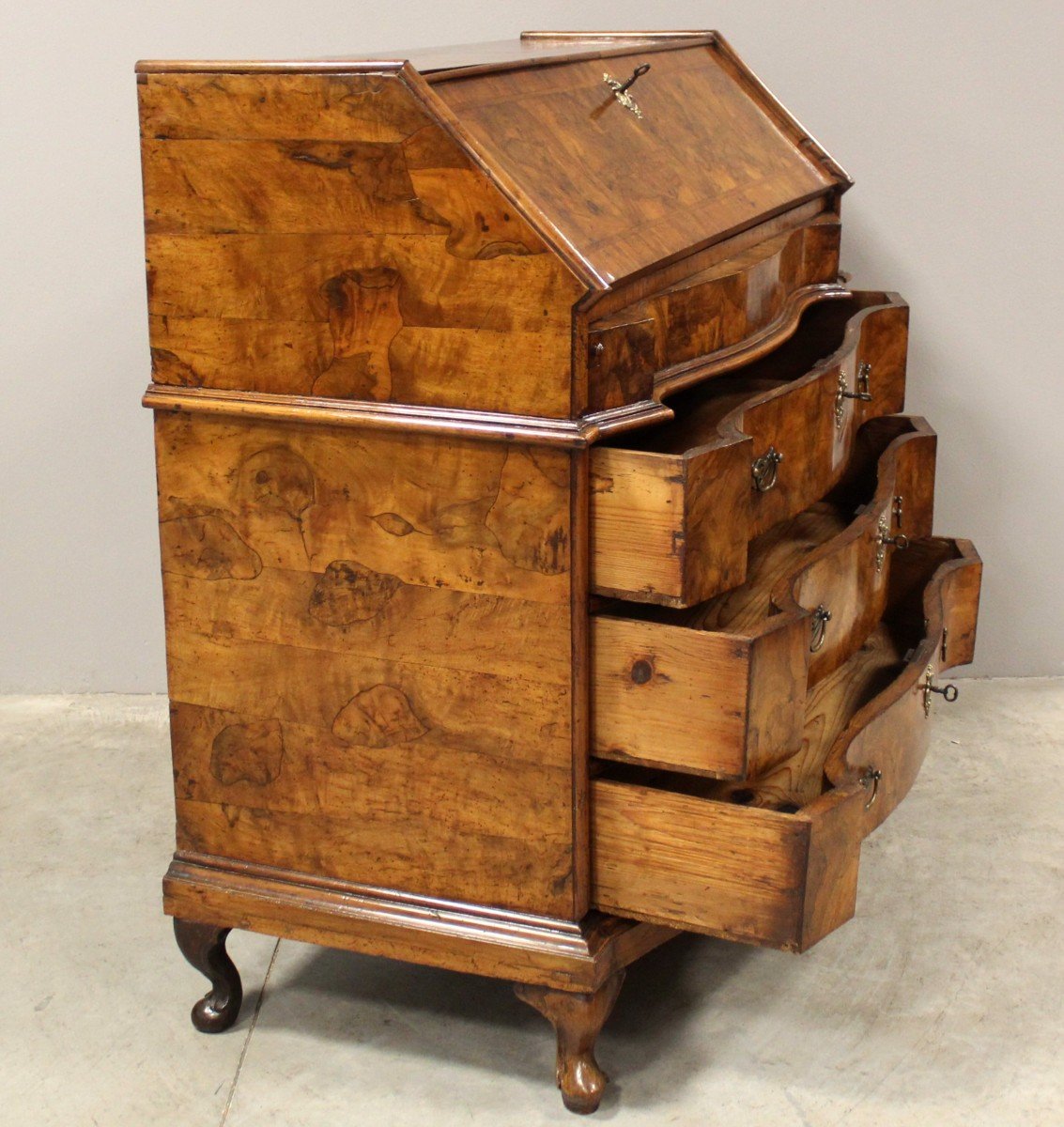 Ancien Bureau de Pente à rabat d'époque Louis XV en noyer - Italie 18ème-photo-1