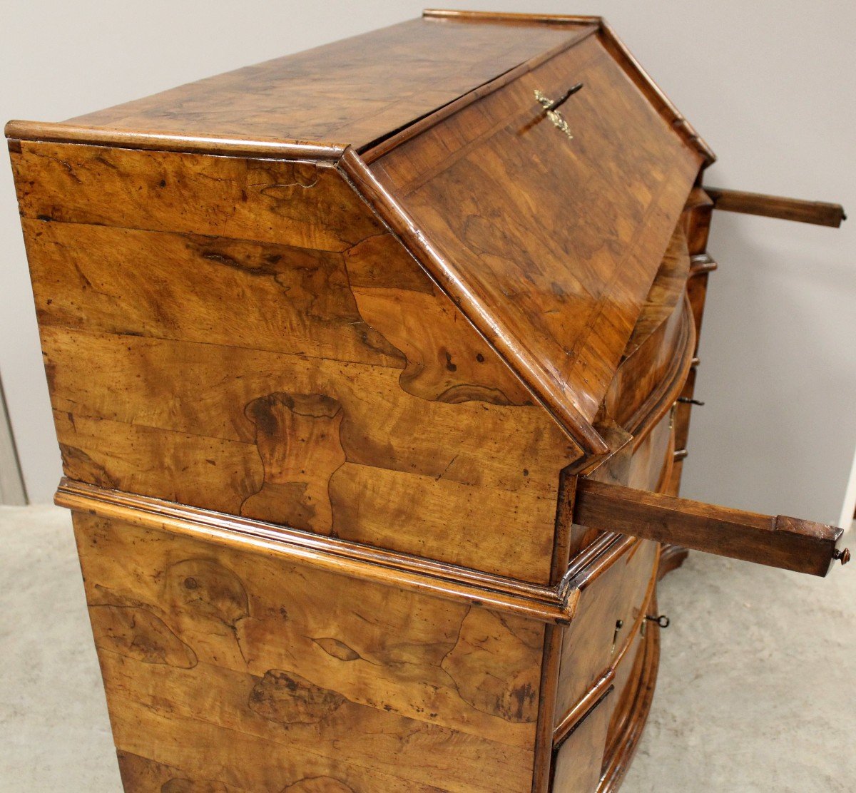 Ancien Bureau de Pente à rabat d'époque Louis XV en noyer - Italie 18ème-photo-4