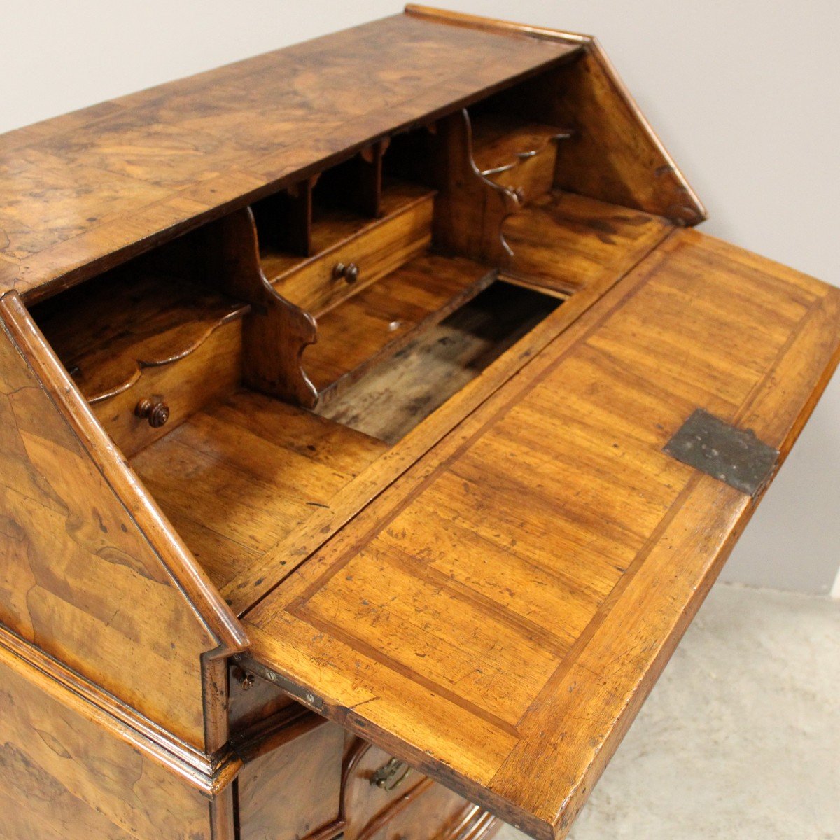 Ancien Bureau de Pente à rabat d'époque Louis XV en noyer - Italie 18ème-photo-6