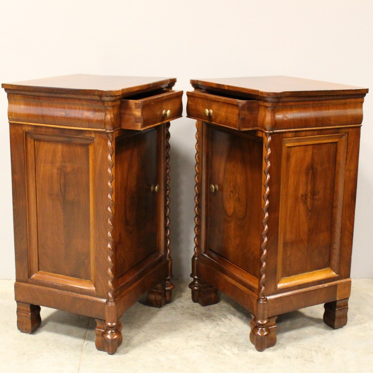 Antique Pair Of Louis Philippe Bedsides Nightstands Tables In Walnut - Italy 19th-photo-4