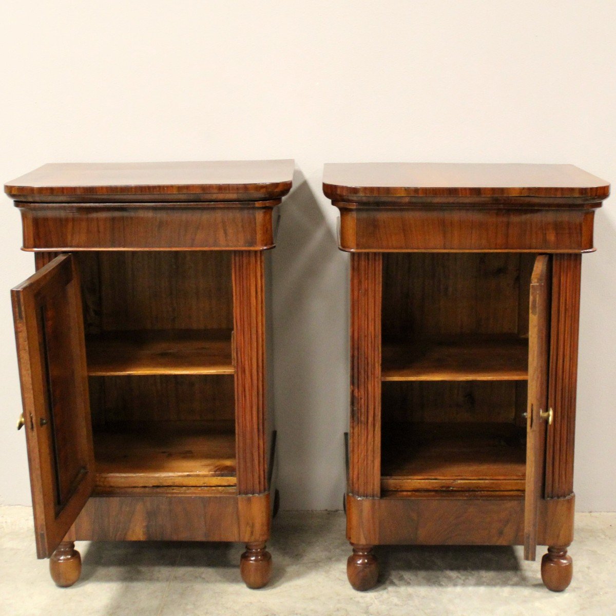 Antique Pair Of Charles X Bedsides Nightstands Tables In Walnut - Italy 19th-photo-1